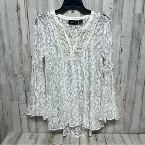 Lola P lace blouse top Womens size Medium Ivory Bell Sleeve